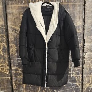 Stylish Black Puffer Coat with Cream Lining